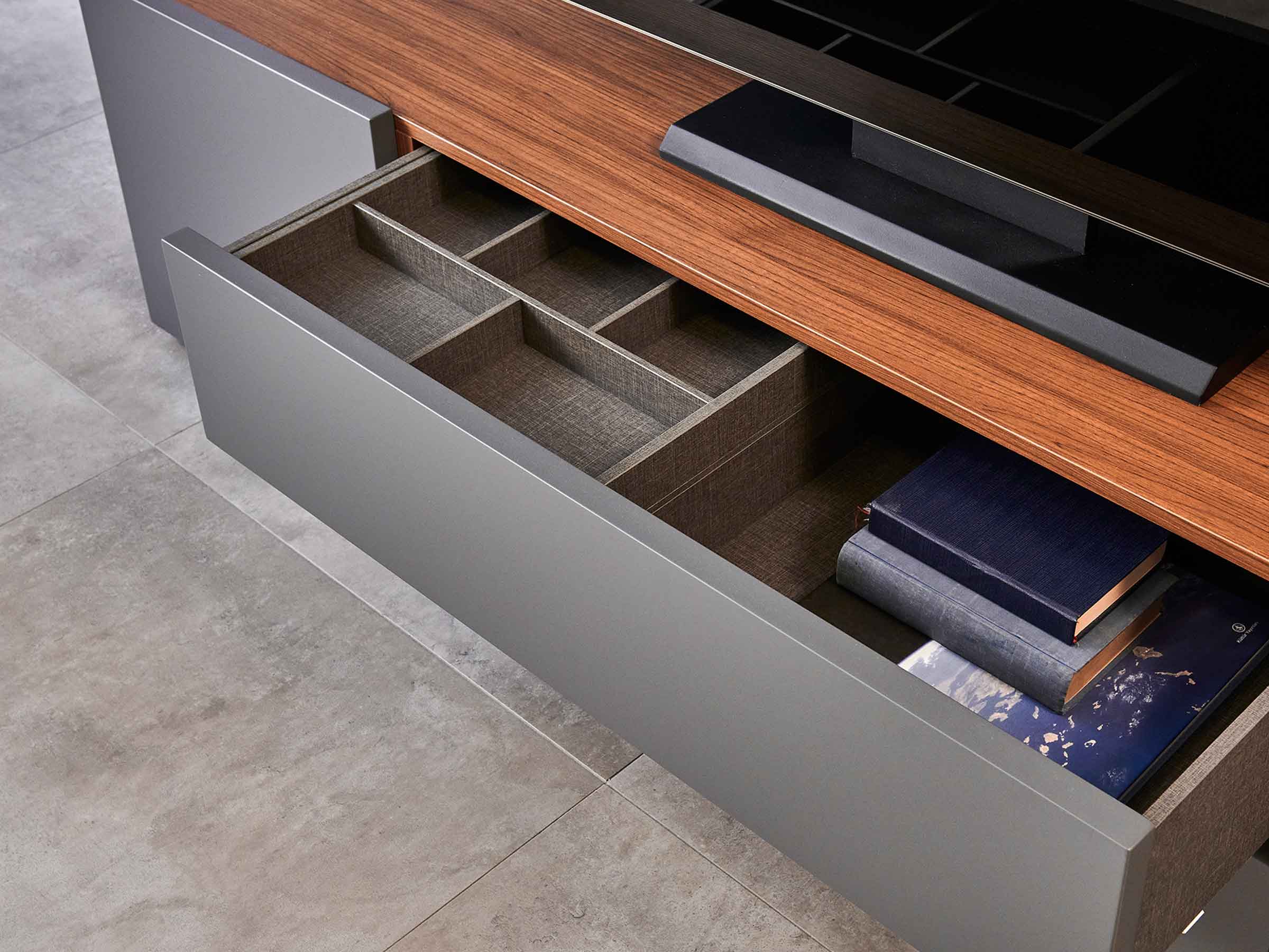 Leona TV Bench